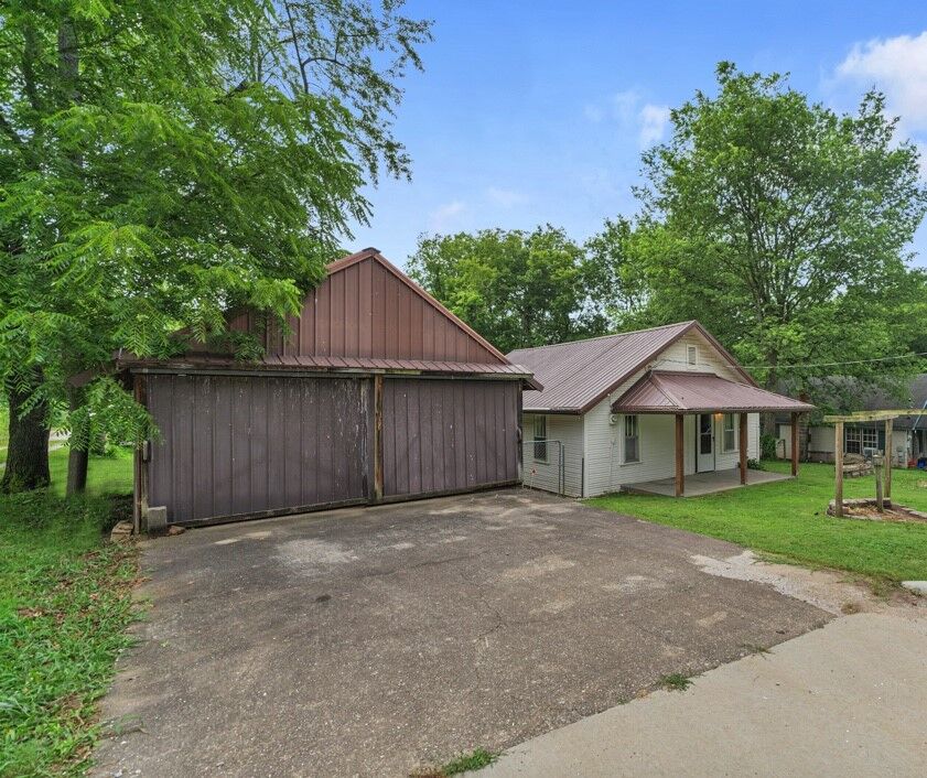 Property Photo: 209 S Gaskill Street AR 72740