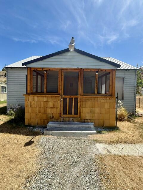 Property Photo: 318 SW Brent Drive OR 97845