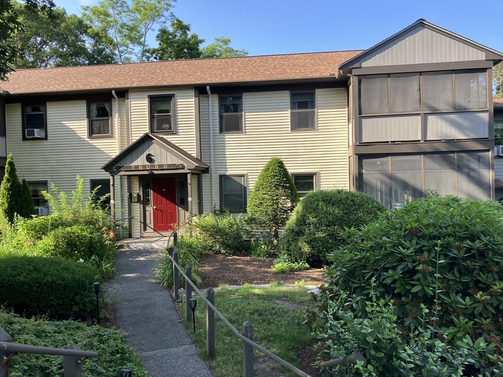 Property Photo:  14 Harold Street Bldg 6 D  MA 02646 