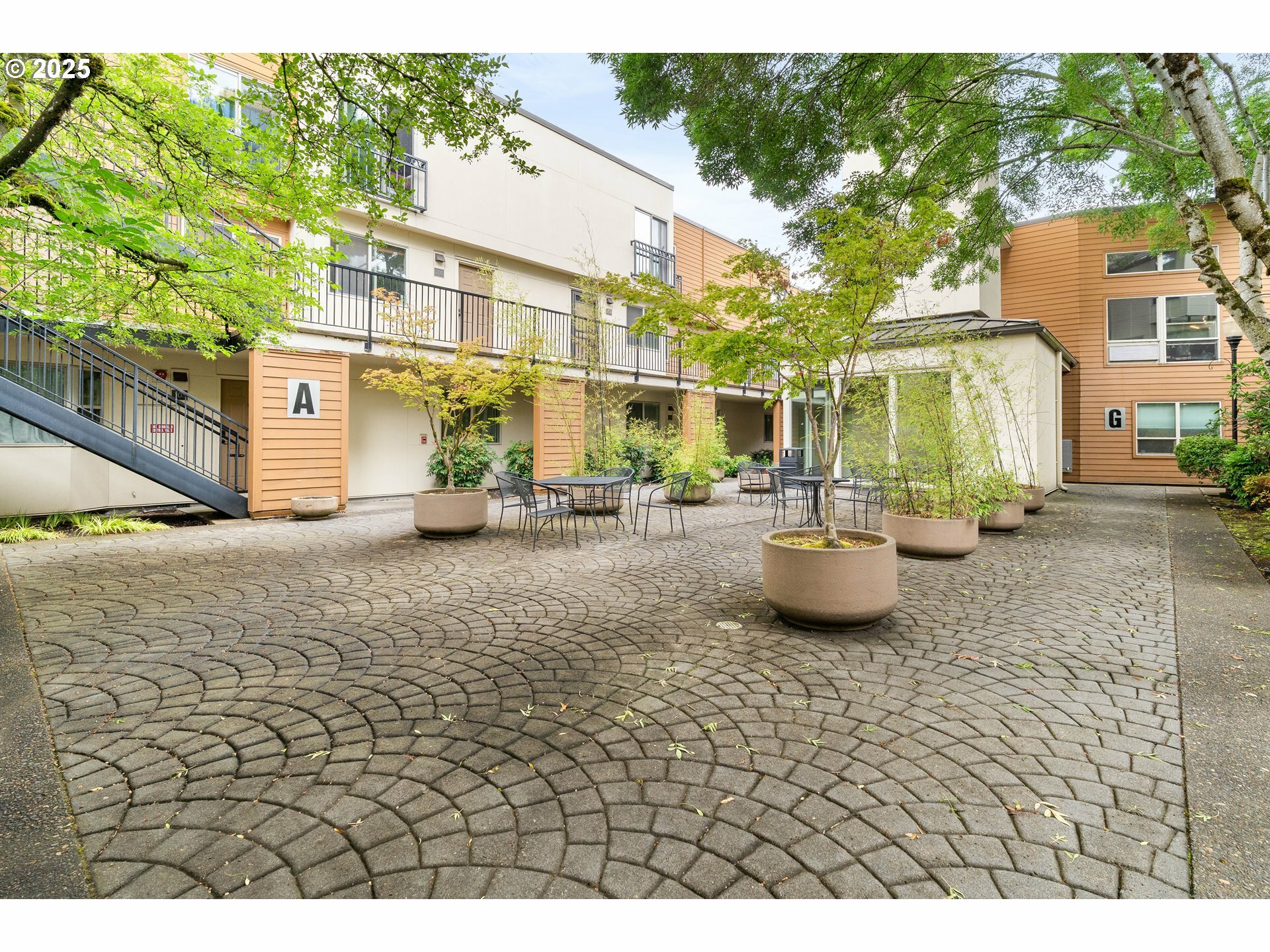 Property Photo:  1535 SW Clay St 212  OR 97201 