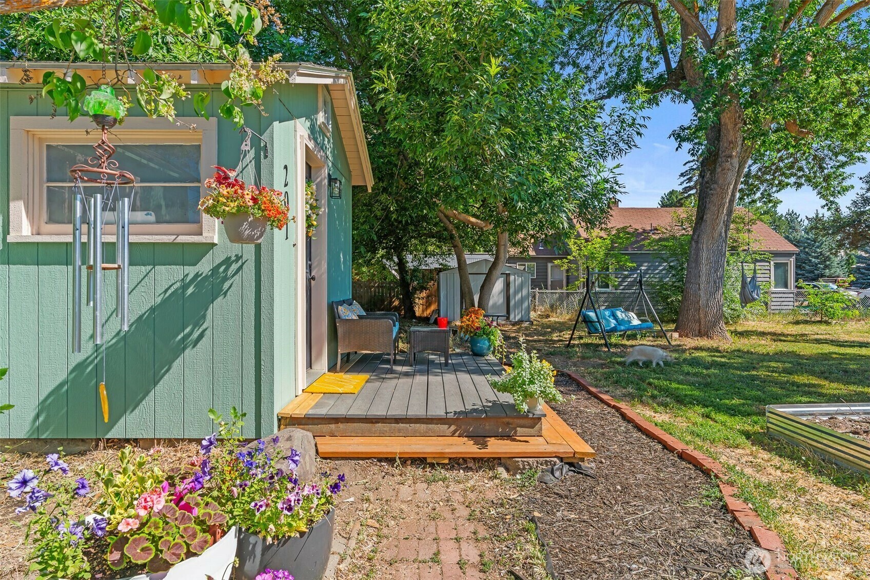 Property Photo: 201 N Dennis Street WA 98926
