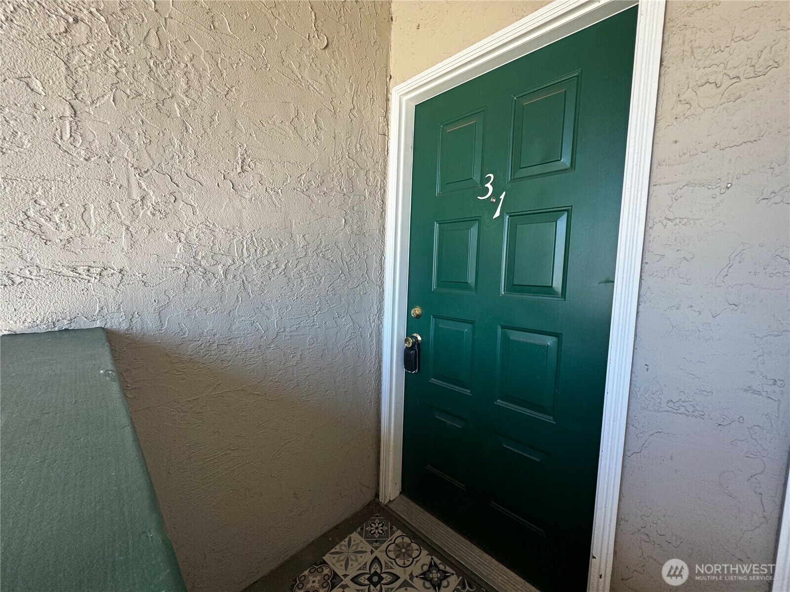 Property Photo: 1102 8th Street NE 31 WA 98002