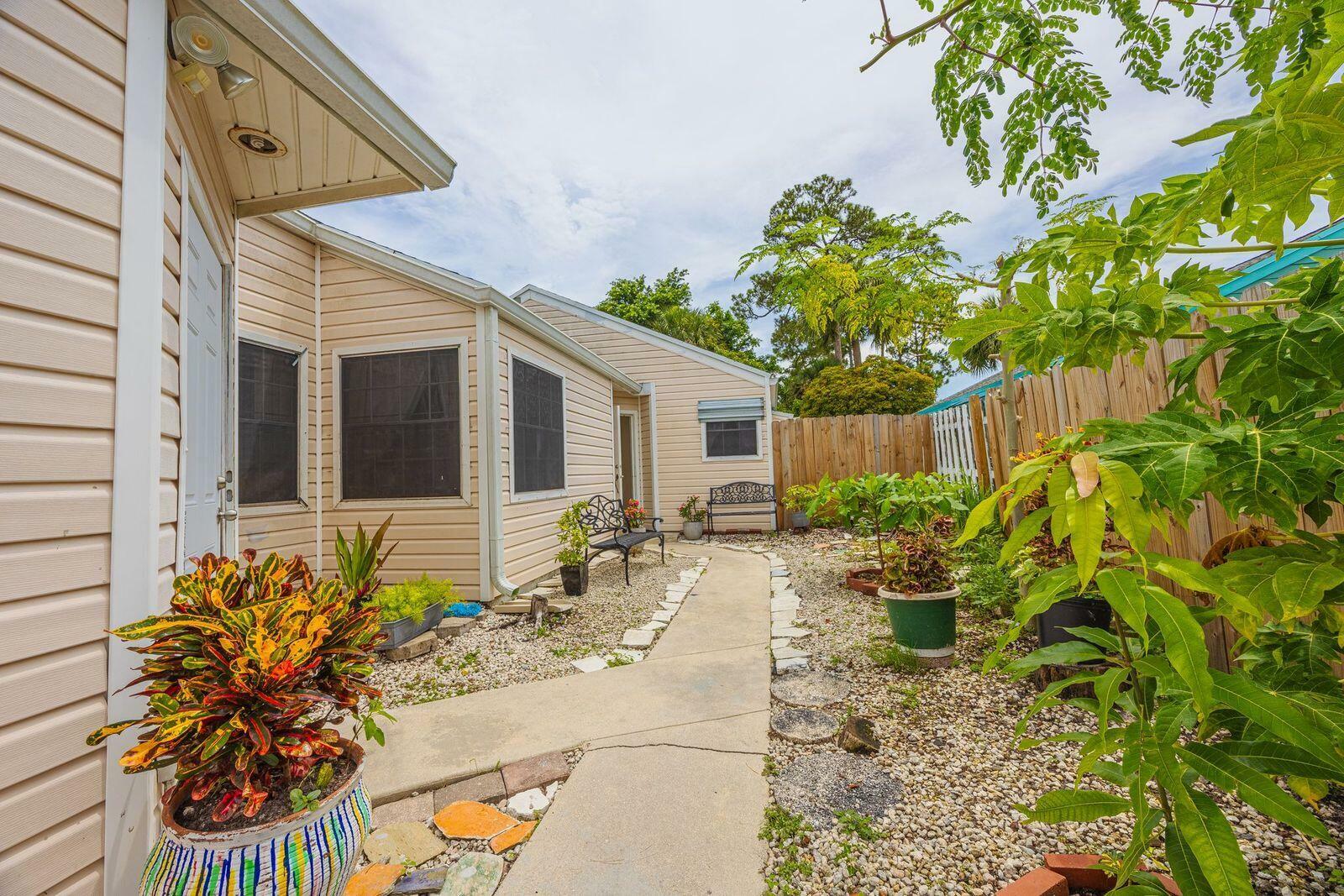 Property Photo: 5722 Dewberry Way FL 33415