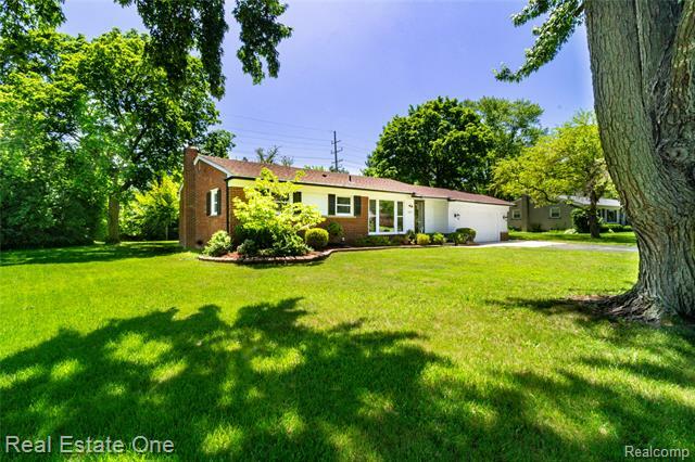 Property Photo:  27875 Peppermill Road  MI 48331 