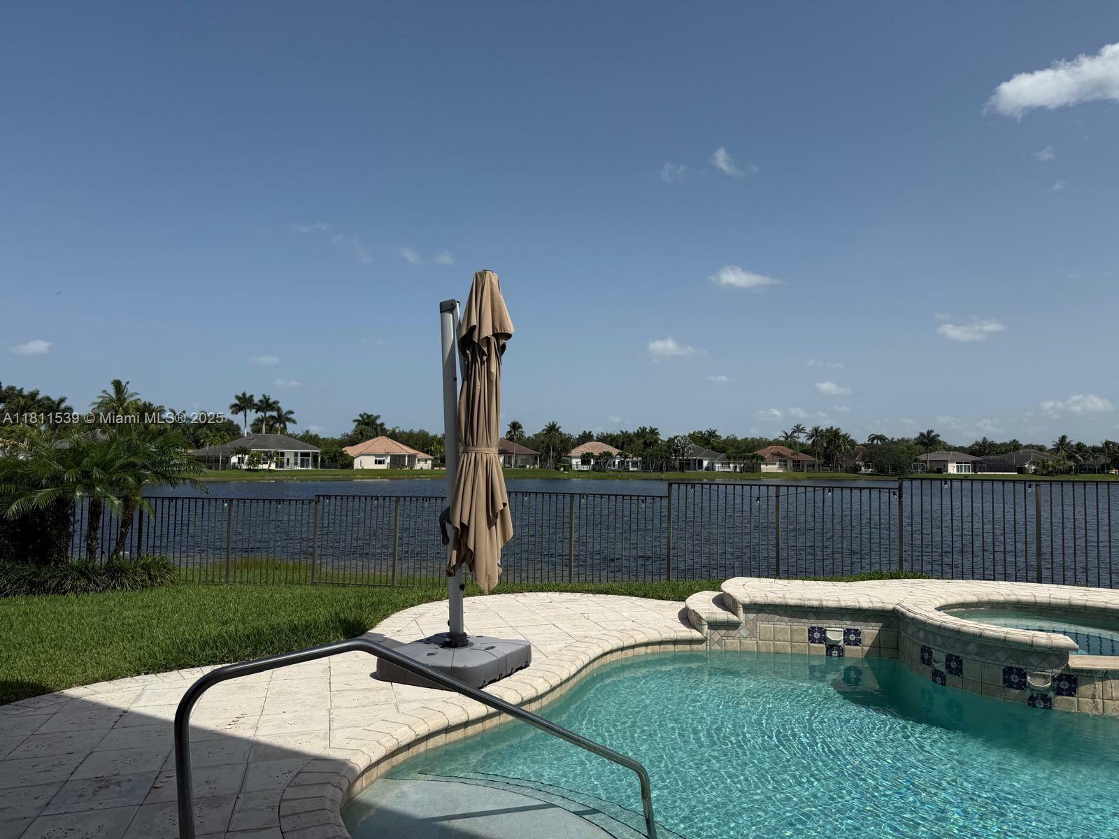 Property Photo:  1418 Lantana Dr Lantana Dr  FL 33326 