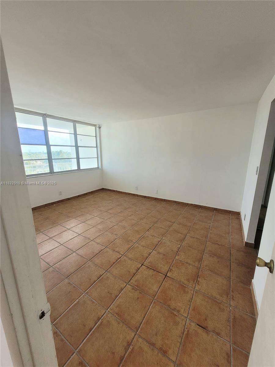Property Photo: 2025 NE 164th St 602 FL 33162