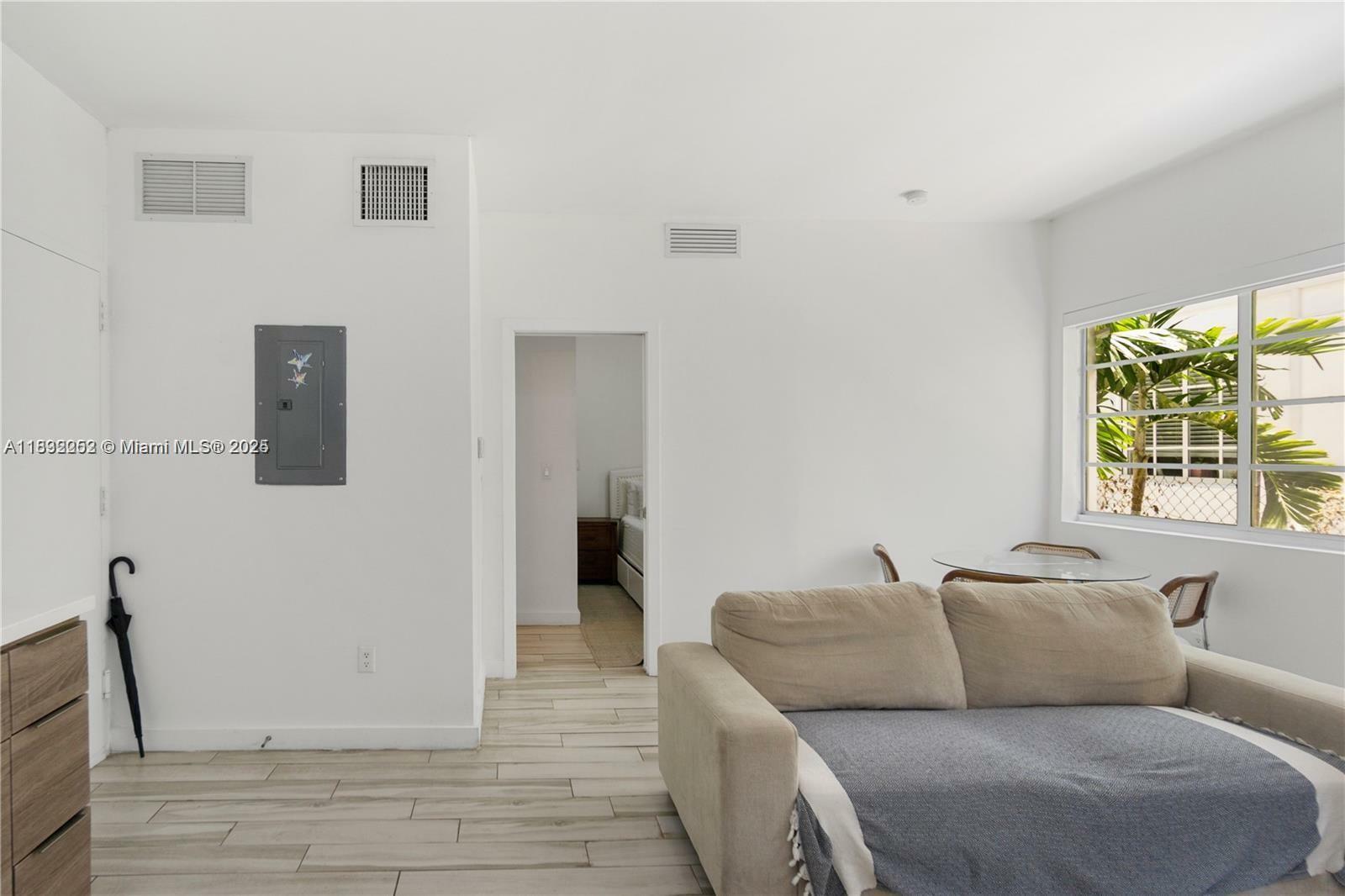 Property Photo: 1560 Meridian Ave 108 FL 33139