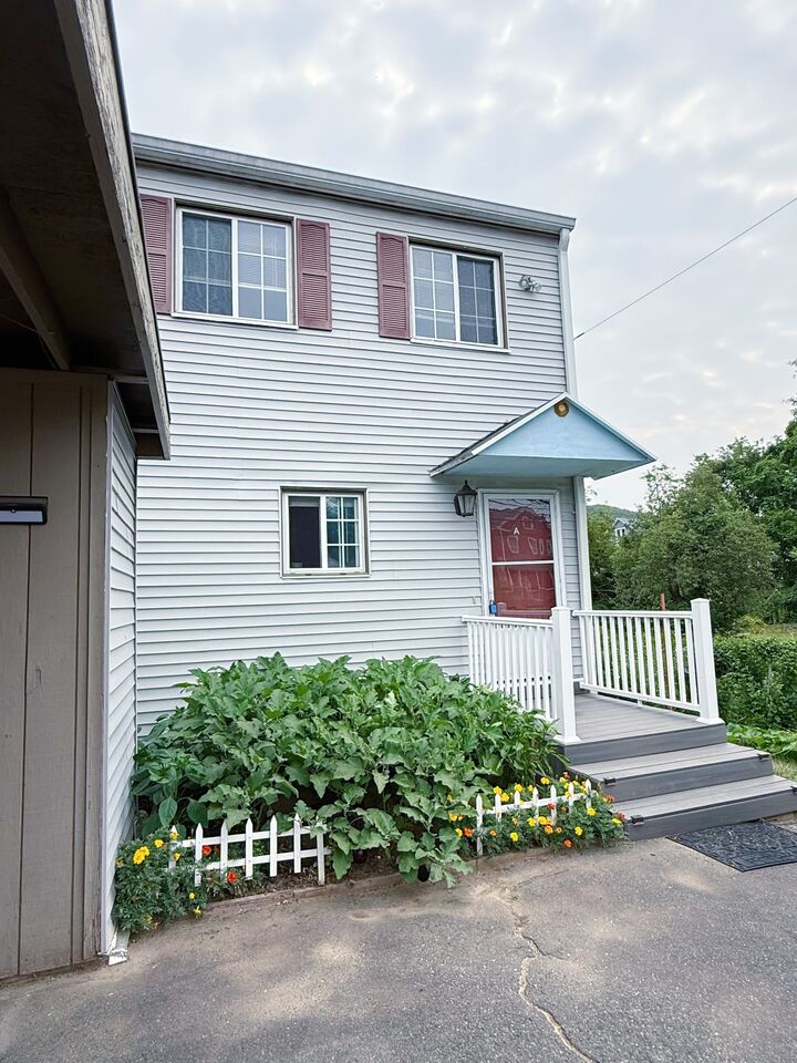 Property Photo:  1679 Litchfield Turnpike Apt A  CT 06525 