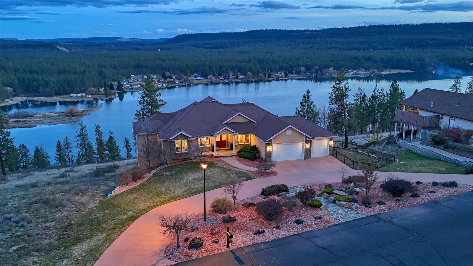 Property Photo:  10673 W Lakeside Ln  WA 99026-0000 