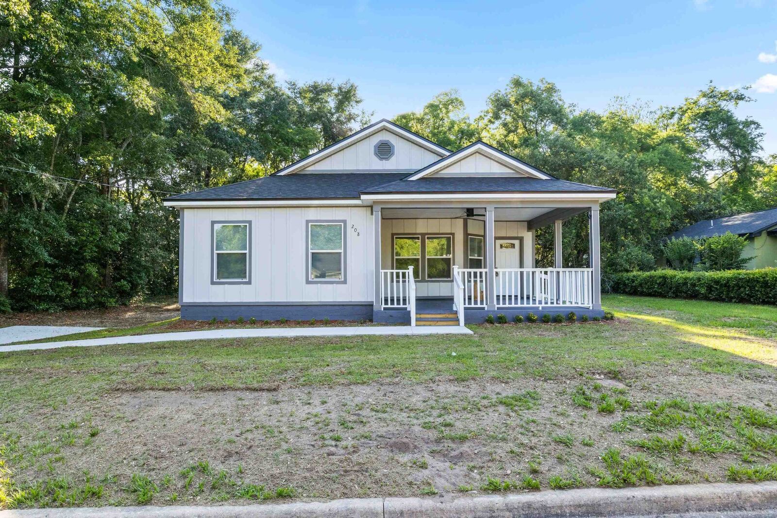 Property Photo:  208 N Lowe Street  FL 32351 