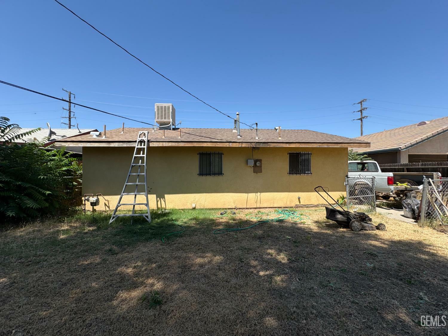 Property Photo:  1626 Lexington Street  CA 93215 