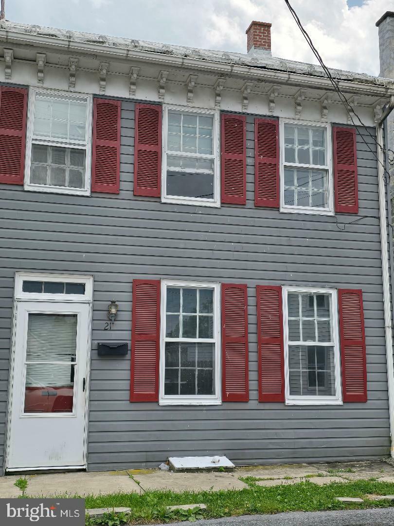 21 W Green Street  Mechanicsburg PA 17055 photo