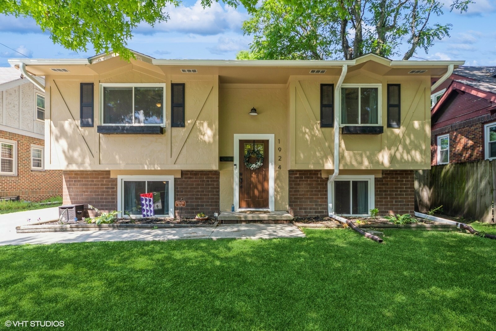 1924 39th Street  Des Moines IA 50310 photo