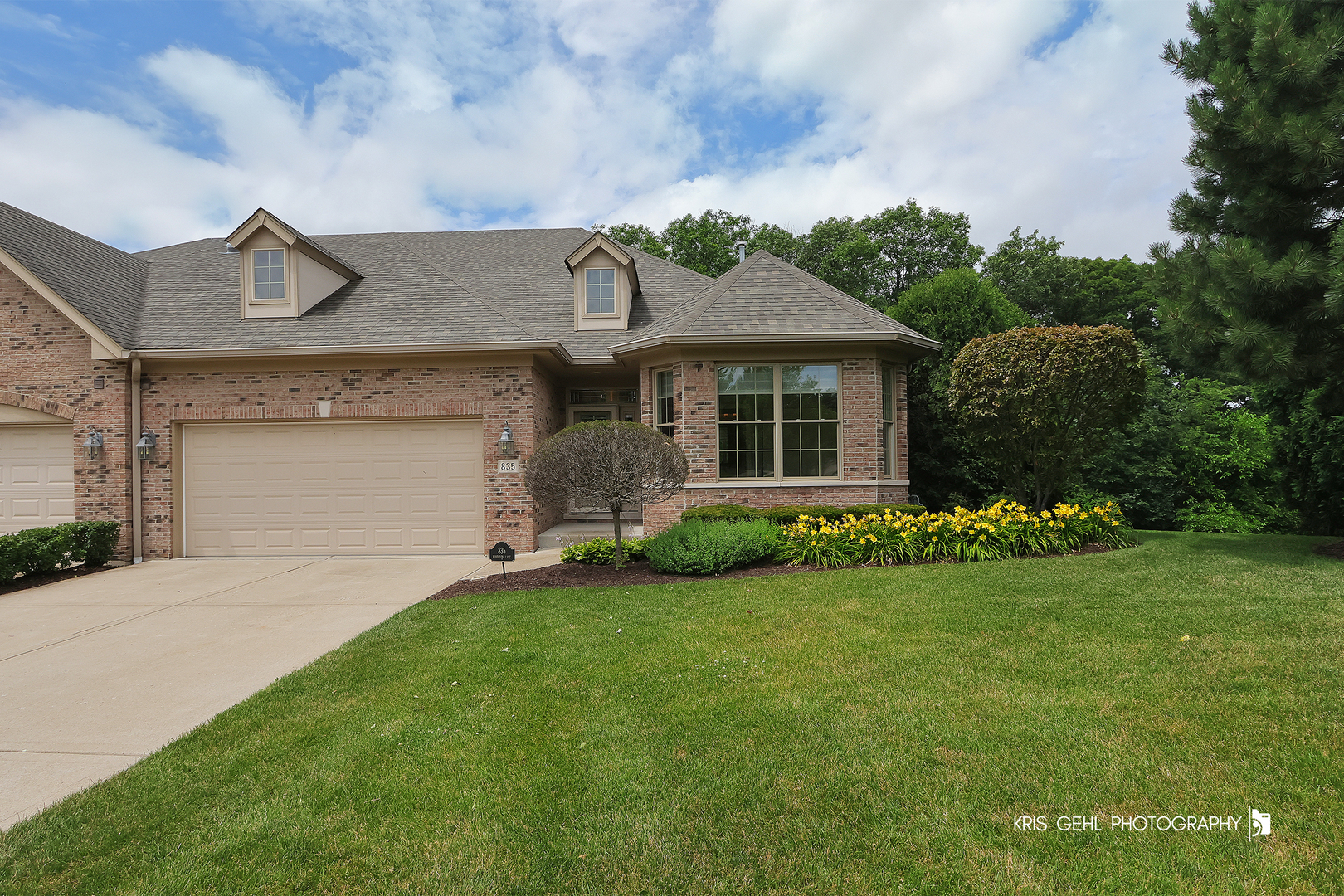 Property Photo: 835 Woodglen Lane IL 60439