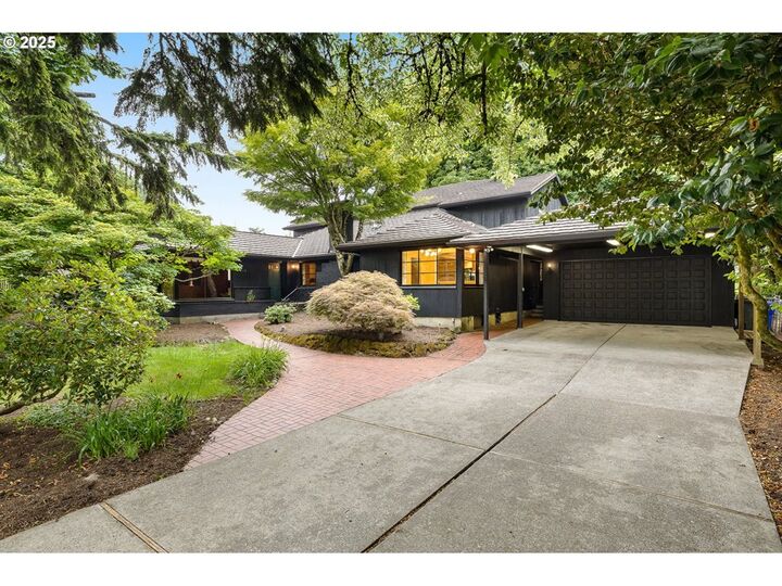 Property Photo:  1940 SW 71st Ave  OR 97225 