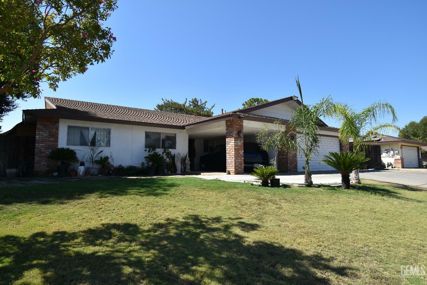 Property Photo: 2304 Bladen Street CA 93309