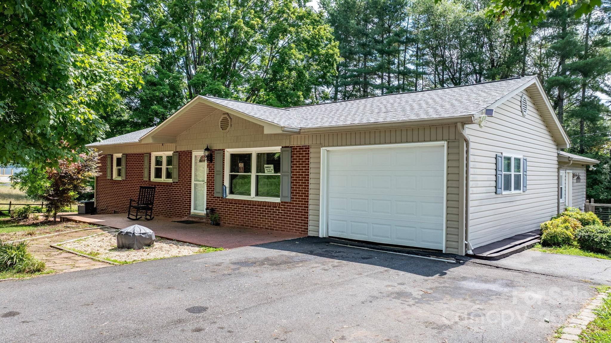 Property Photo: 309 Sheldon Street NC 28638