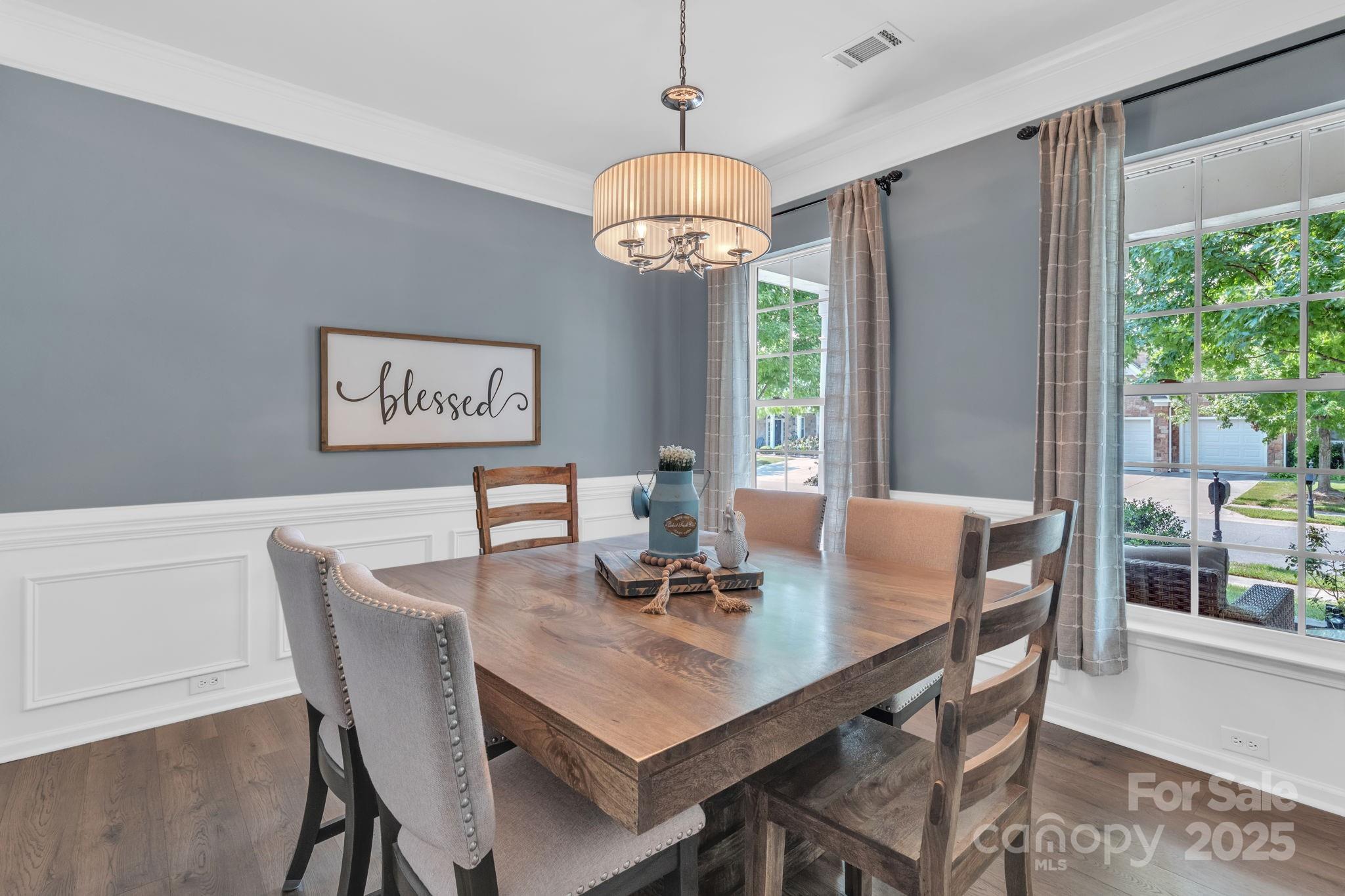 Property Photo: 10121 Halkirk Manor Lane NC 28278