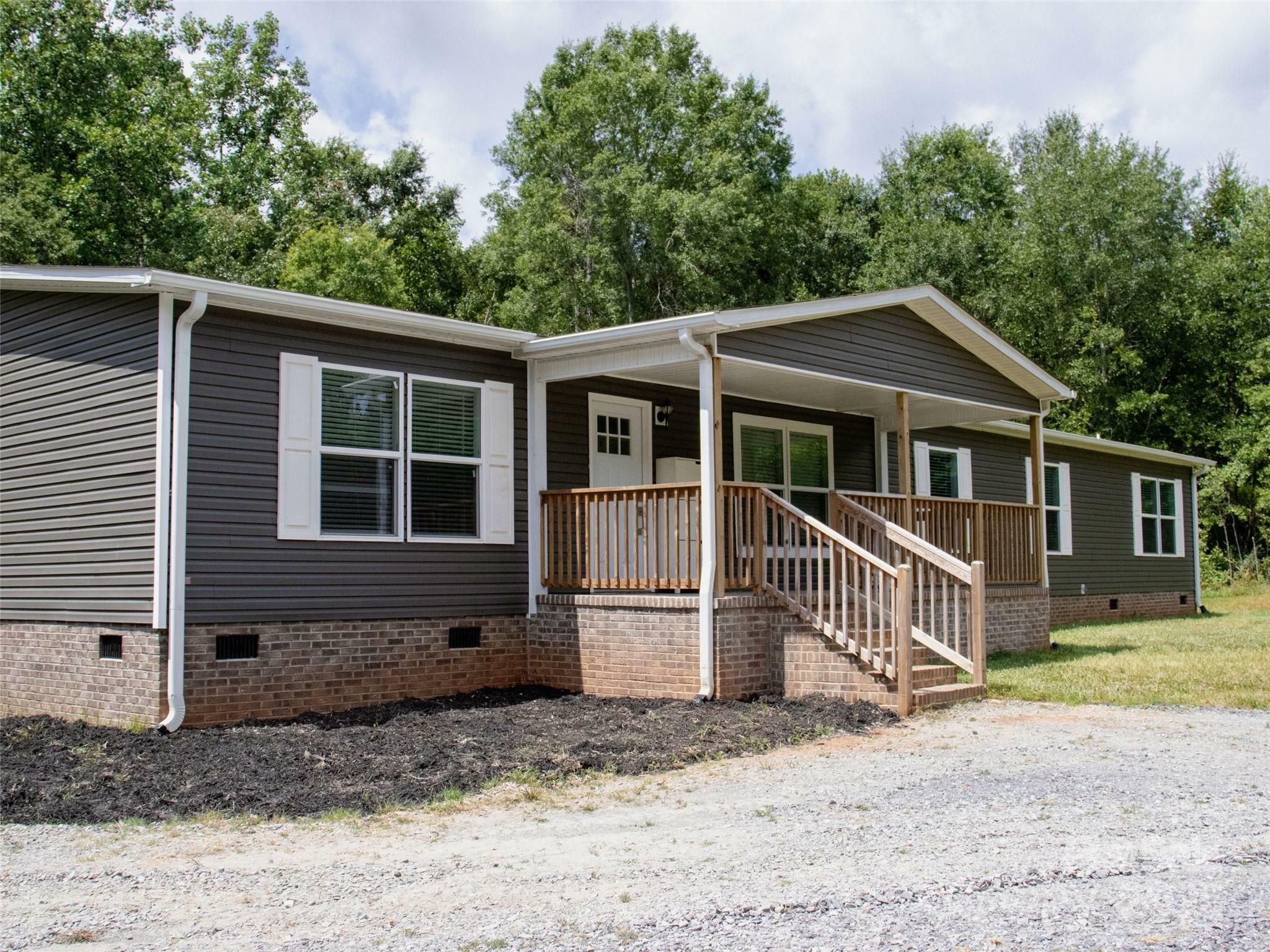 Property Photo: 1856 Kemp Circle NC 28152