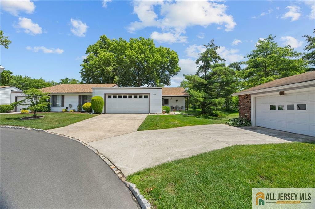 Property Photo:  96 Salix Plaza 96C  NJ 08831 