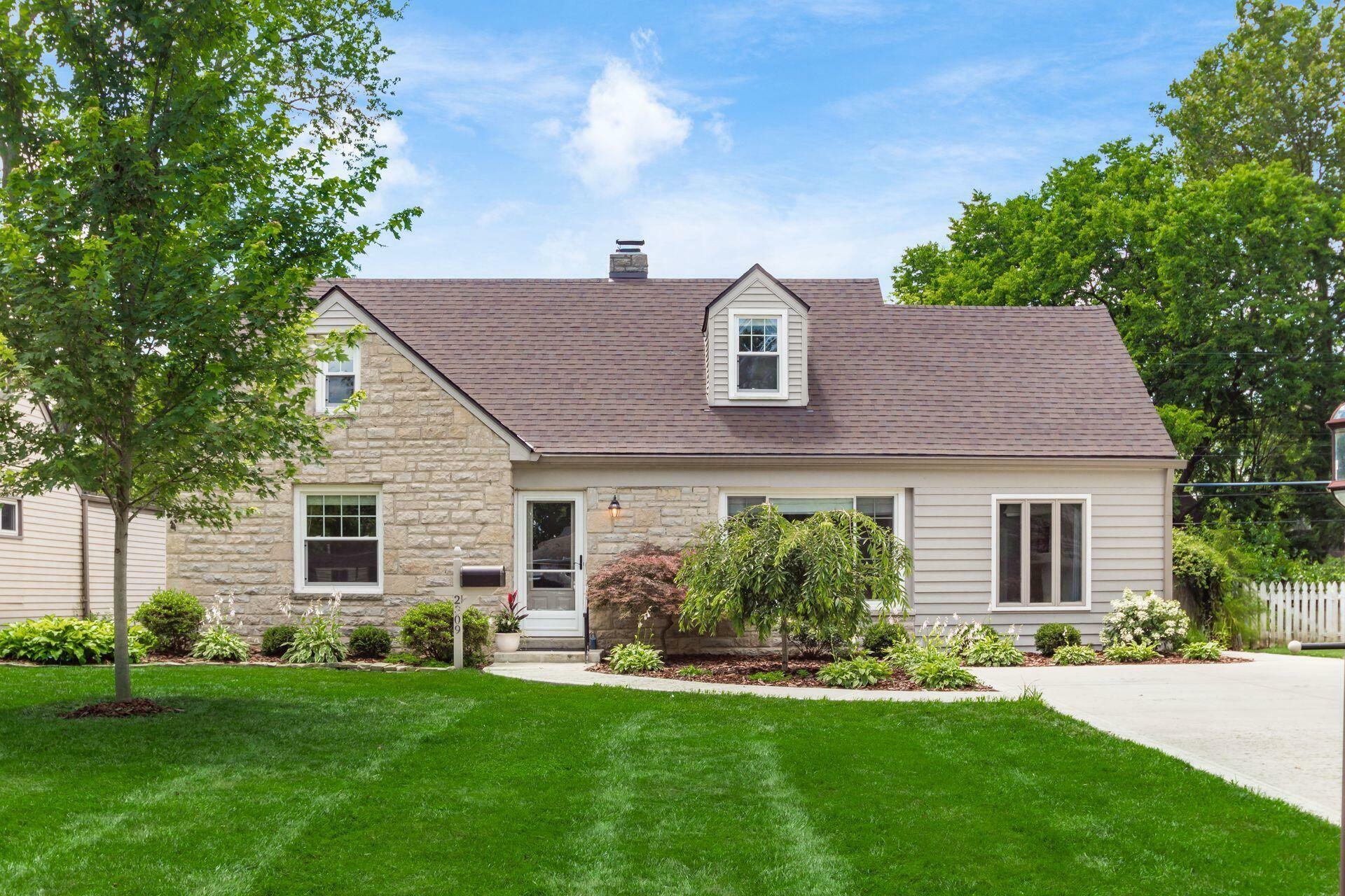 Property Photo: 2309 Woodstock Road OH 43221