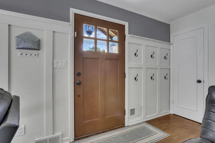 Property Photo: 1733 Elmwood Avenue OH 43212