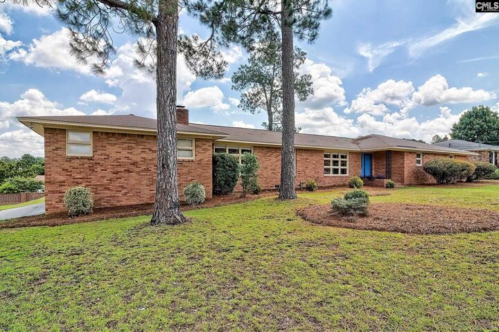 Property Photo: 909 Camelot SC 29170-2505