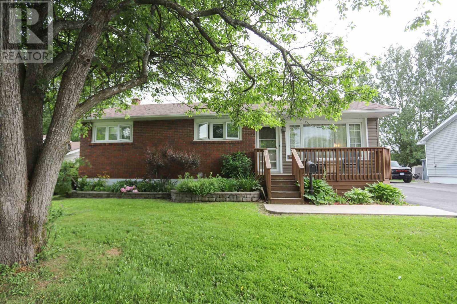Property Photo:  71 Indiana Dr  ON P6A 4Y4 