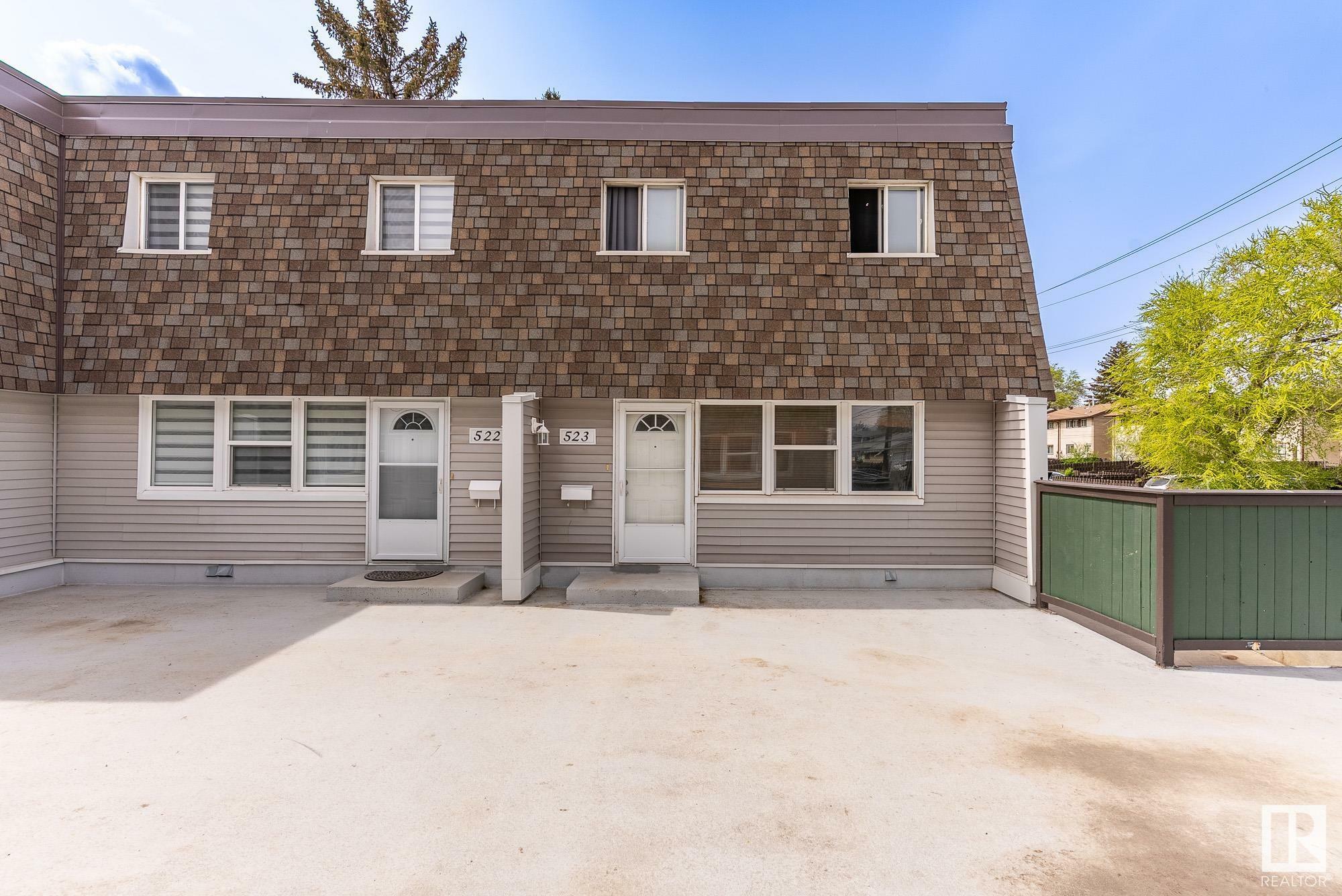 Property Photo:  523 Village On The Green NW  AB T5A 1H2 