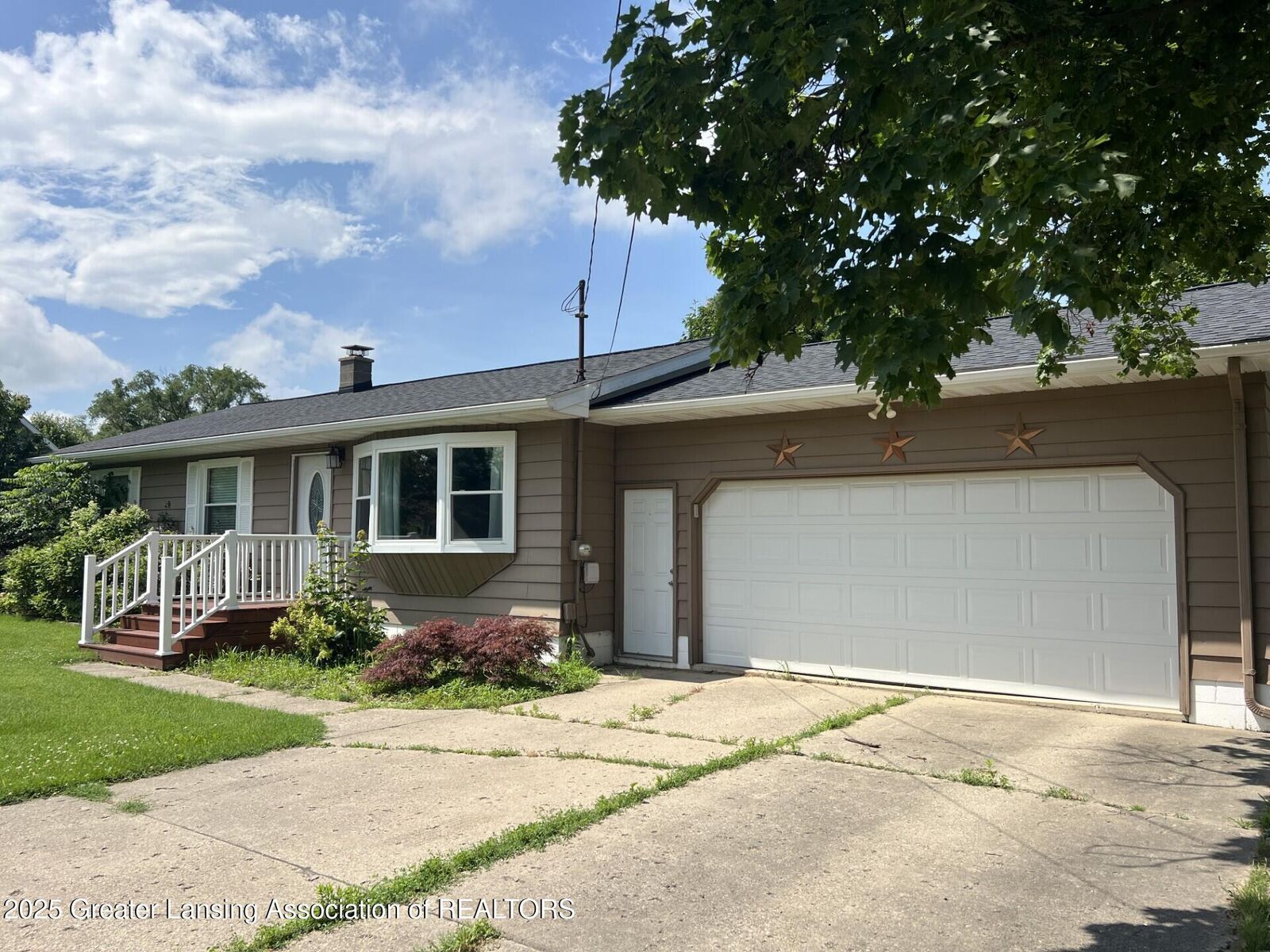 Property Photo:  