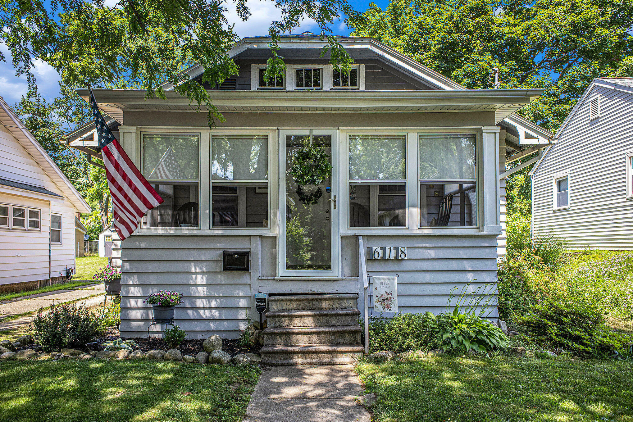 Property Photo: 618 Madison Street MI 49202