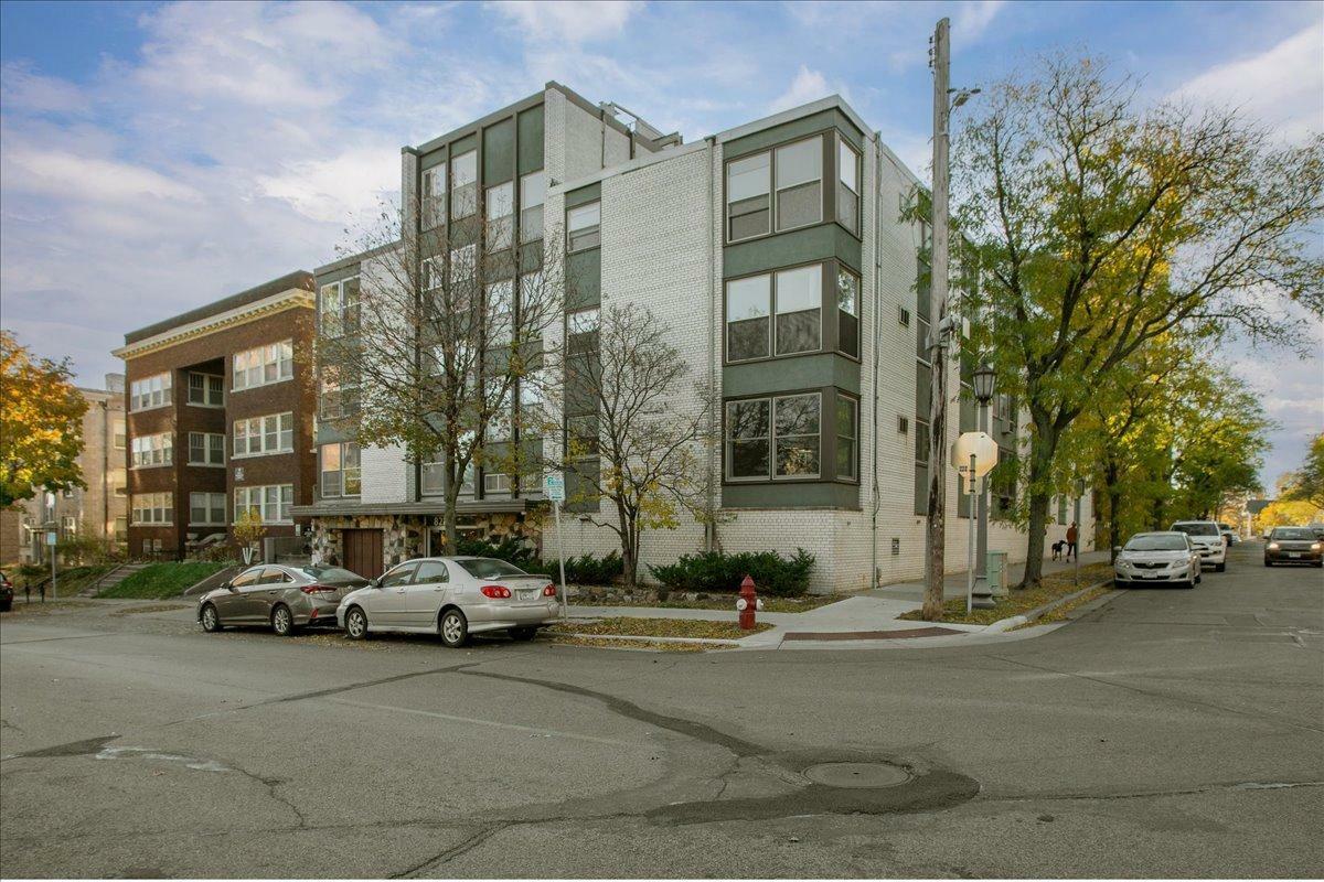 Property Photo:  821 Douglas Ave 105  MN 55403 