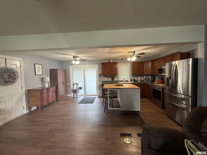 Property Photo:  172 E Meadow Lane  IA 52773 