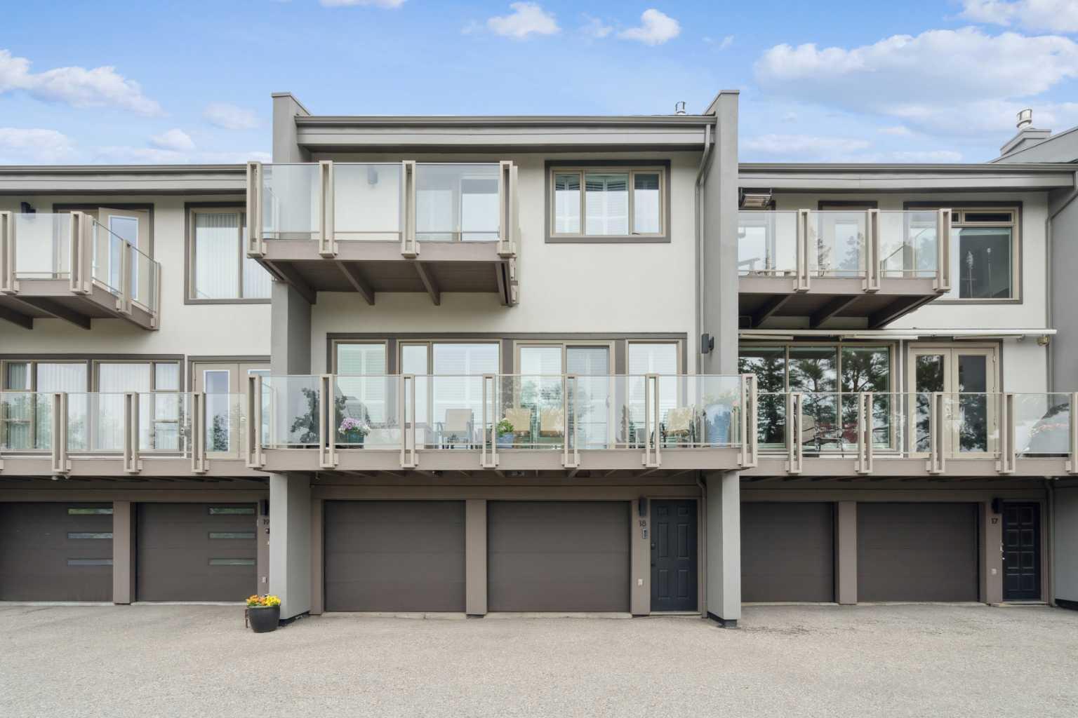 Property Photo: 3203 Rideau Place SW 18 AB T2S 2T1