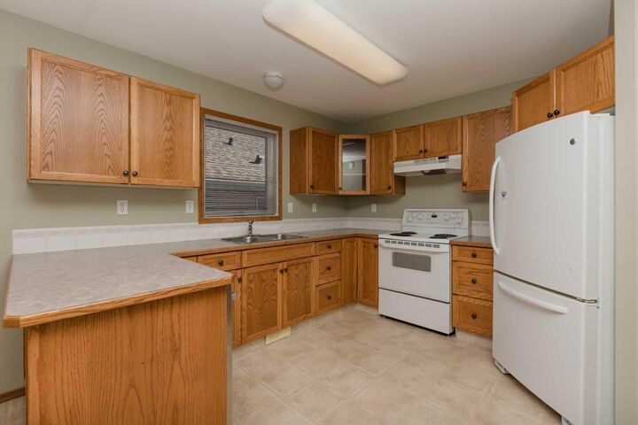 Property Photo:  173 Kingston Drive  AB T4P 3V4 
