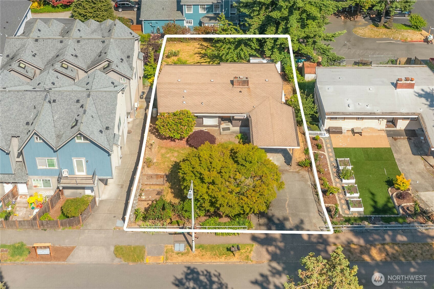 Property Photo:  12034  Roosevelt Way NE  WA 98125 