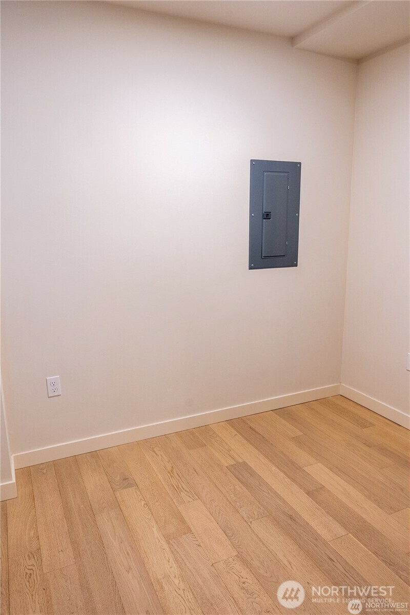 Property Photo: 3088 SW Avalon Way H WA 98126