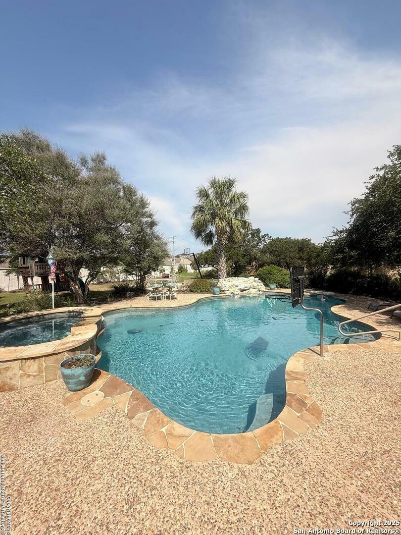 Property Photo: 611 Ridge TX 78258