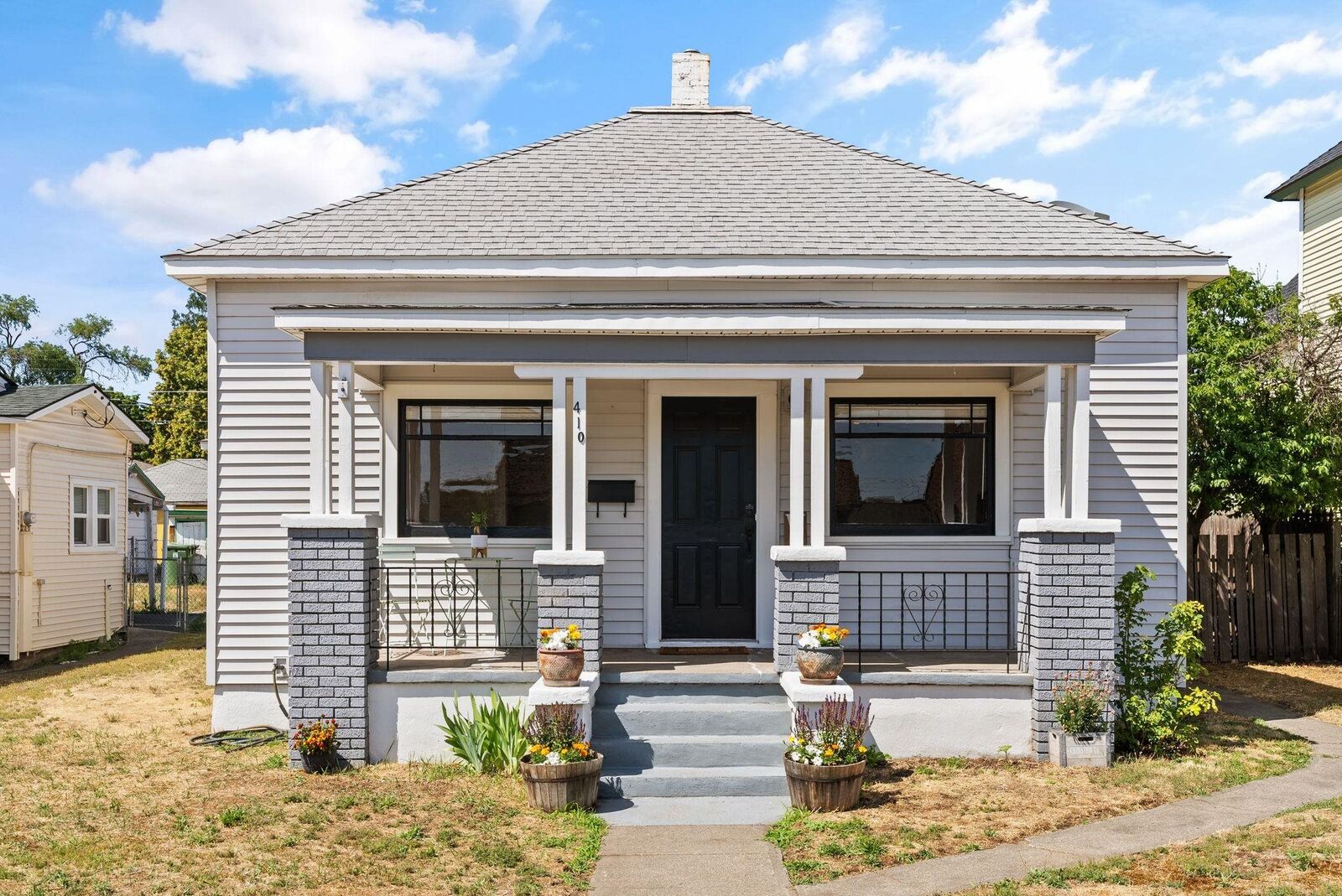 Property Photo:  410 W Shannon Ave  WA 99205 