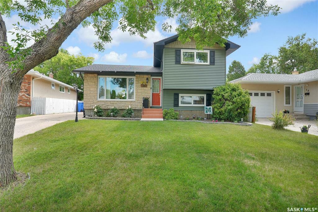 Property Photo: 34 Lloyd Bay SK S4R 5T6