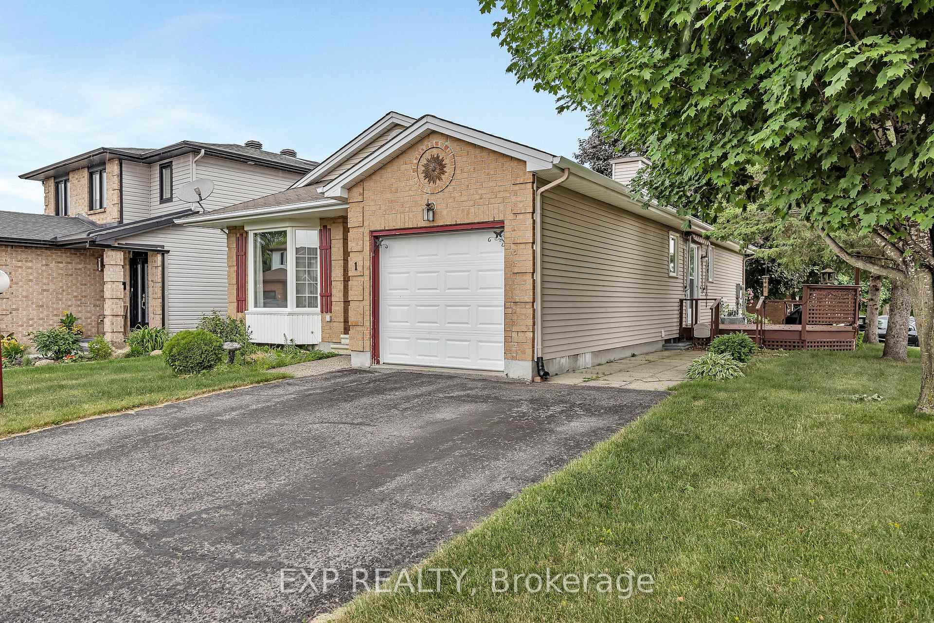 Photo de la propriété:  1 Pickwick Drive  ON K2J 3G2 