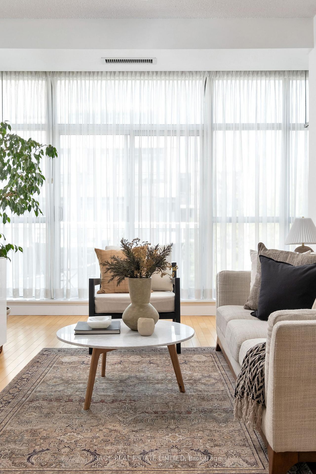 Property Photo:  601 Kingston Road 512  ON M4E 3Y2 
