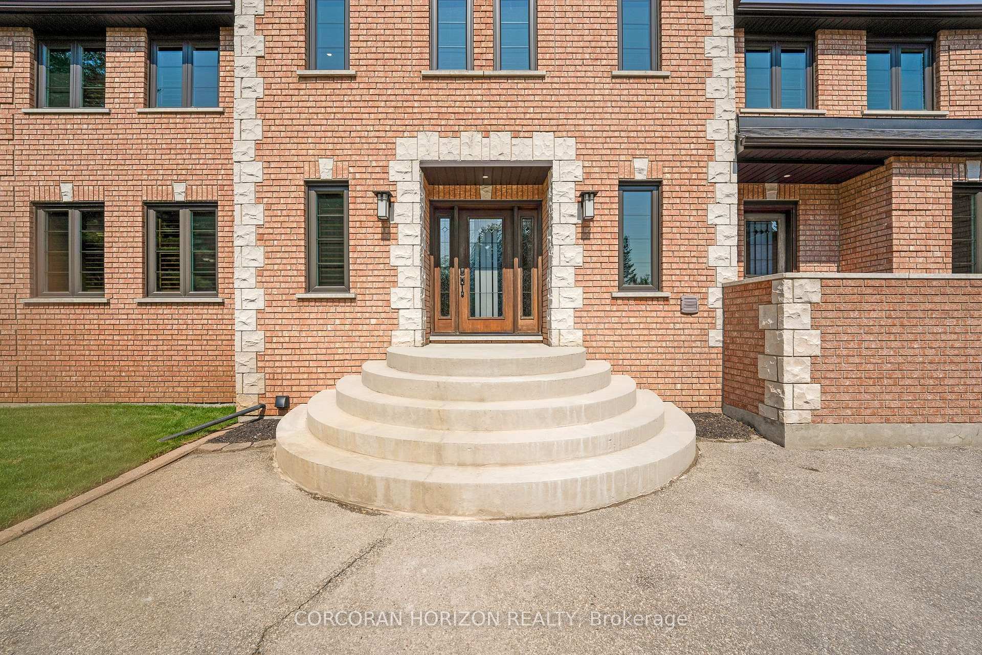 Property Photo: 422 Pinnacle Drive ON N2P 2P8