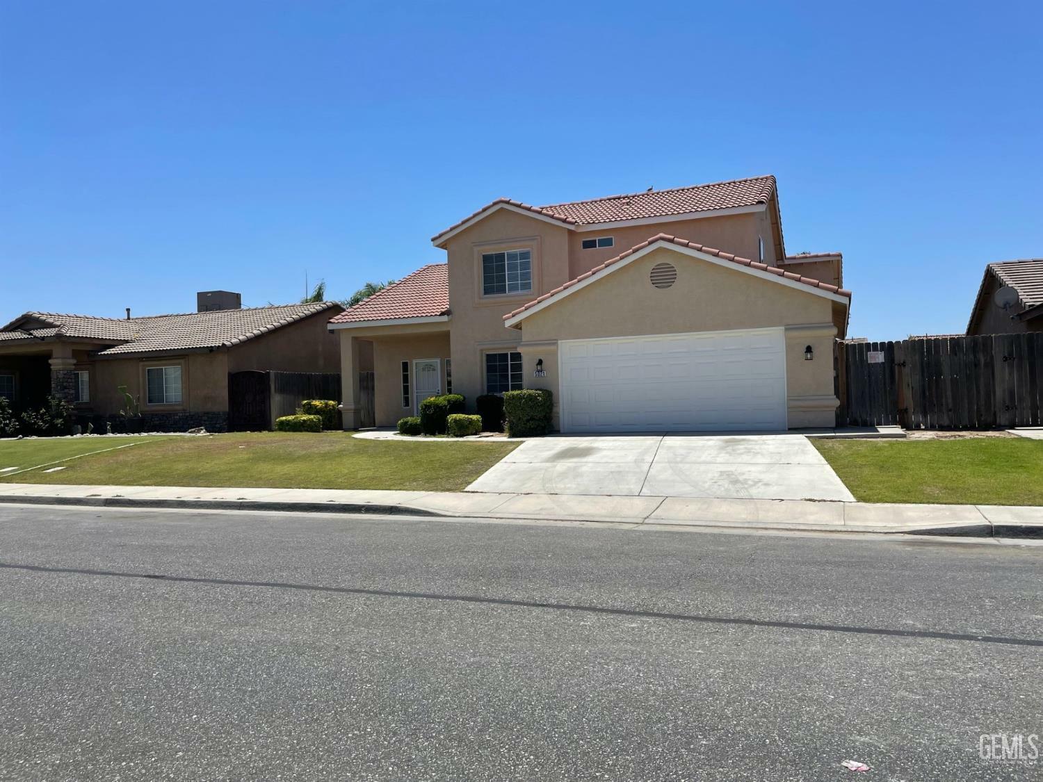 Property Photo:  