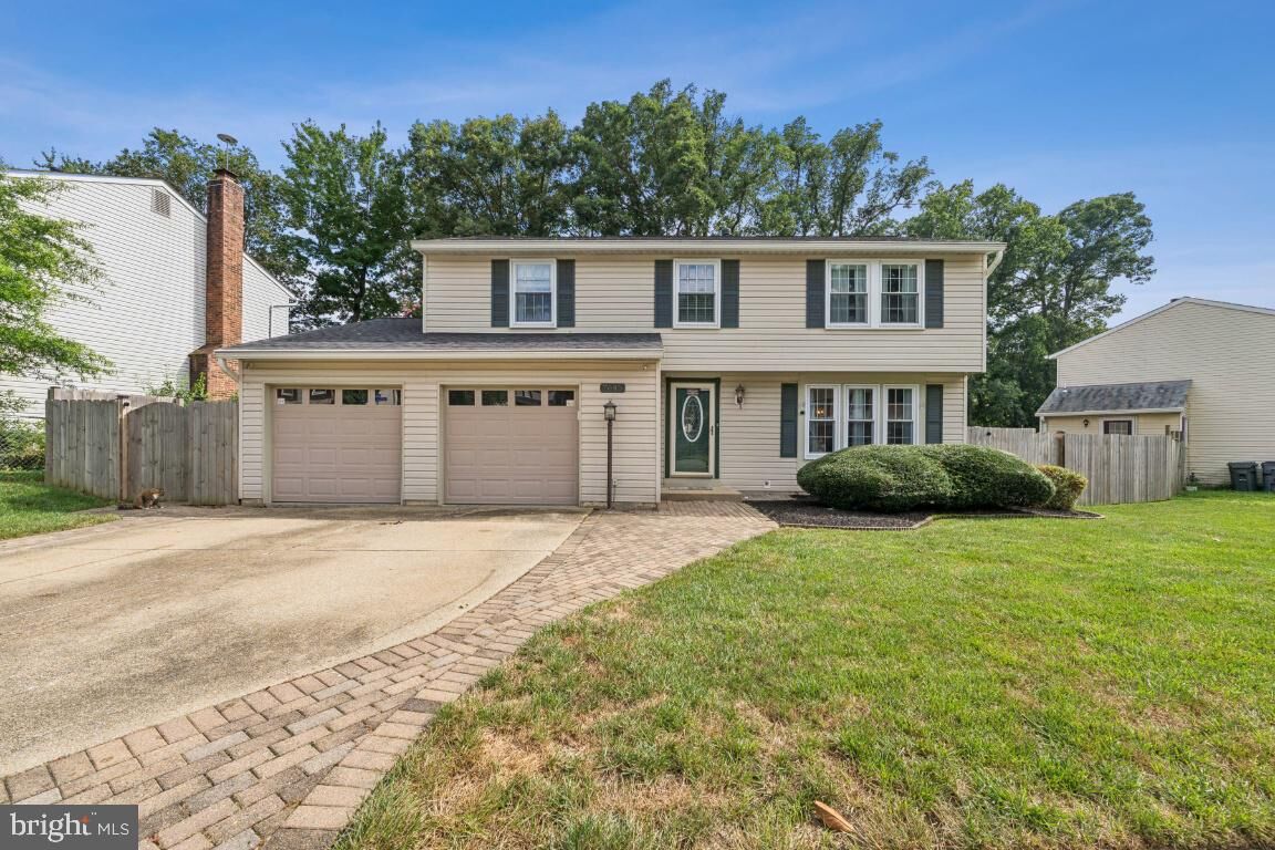Property Photo: 7645 Fallswood Way VA 22079