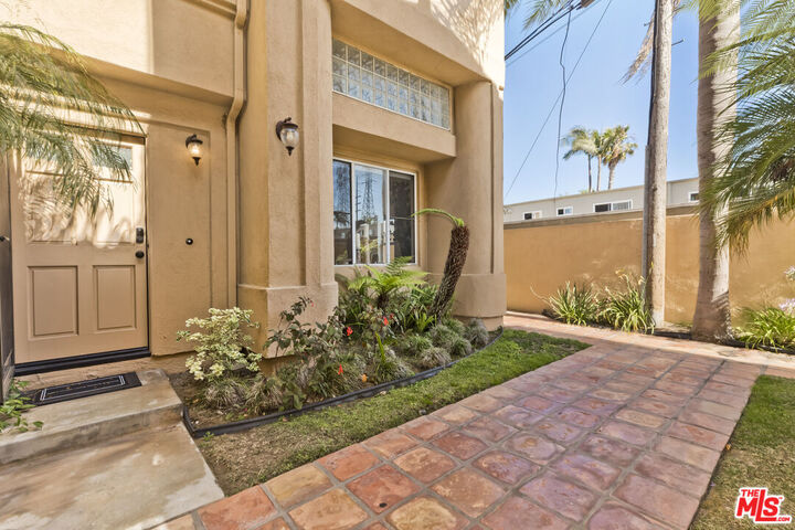 Property Photo:  1630 E Palm Ave  CA 90245 