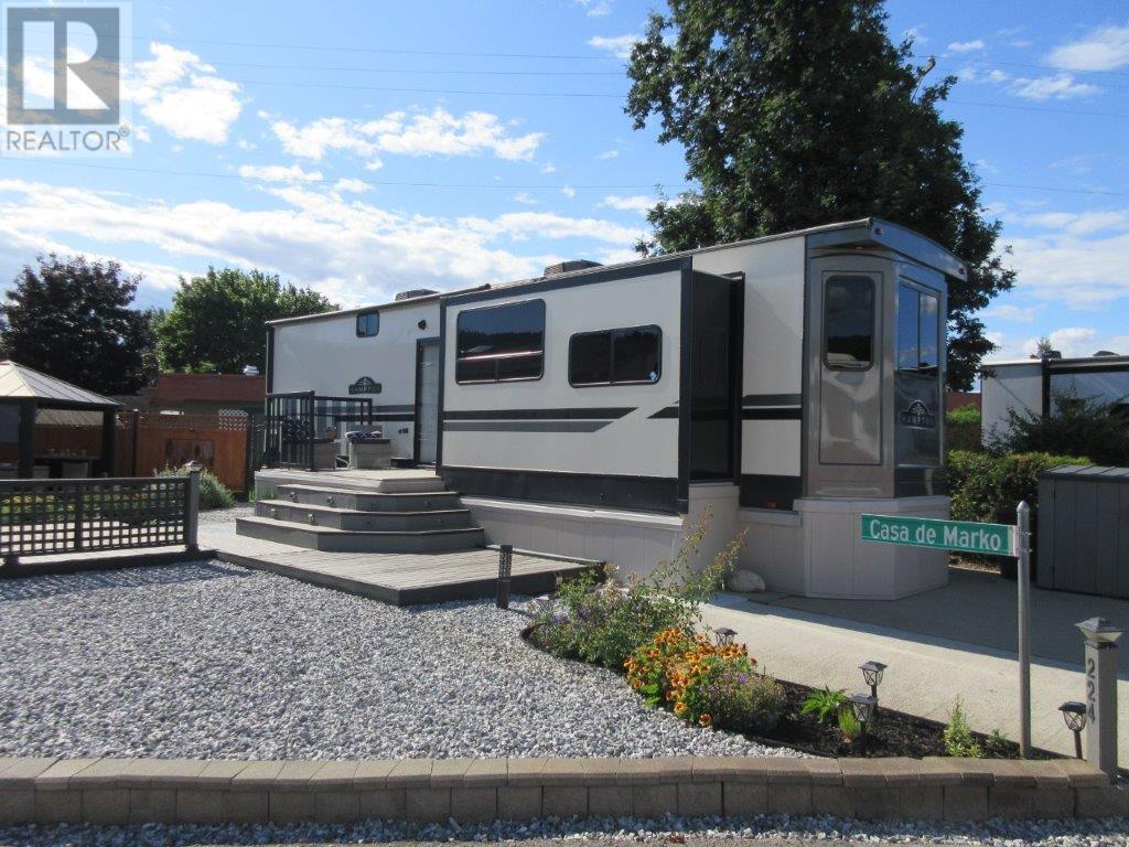 Property Photo: 415 Commonwealth Road 224 BC V4V 1P4