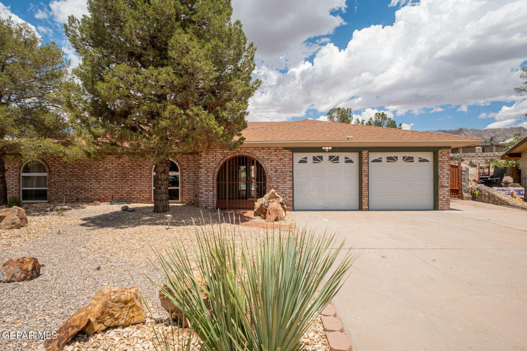 Property Photo:  408 Los Seris Place  TX 79912 