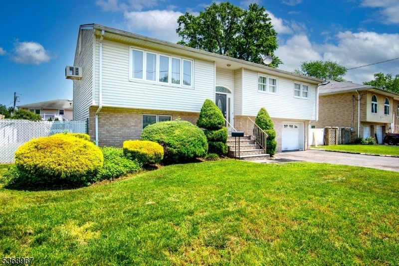 Property Photo:  4 Elizabeth Ct  NJ 07643 