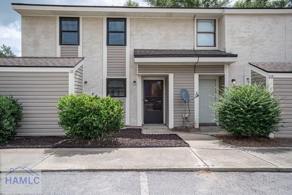 Property Photo: 727 S Main Street GA 31313